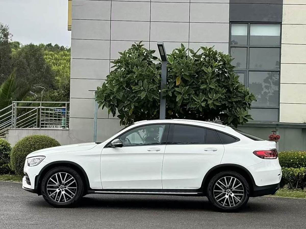 2022年8月奔馳 奔馳GLC  2022款 GLC 300 4MATIC 轎跑SUV