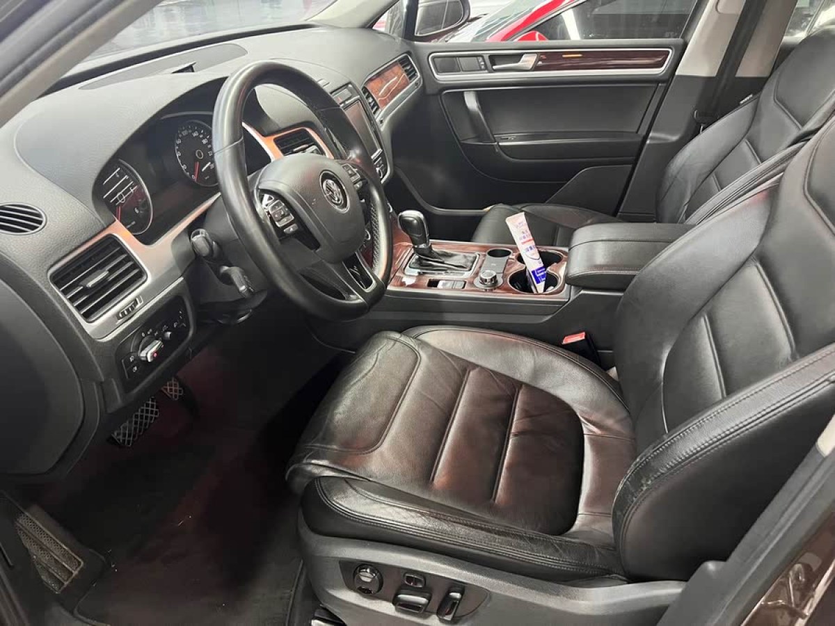 大眾 途銳  2011款 3.0TDI 柴油標(biāo)配型圖片