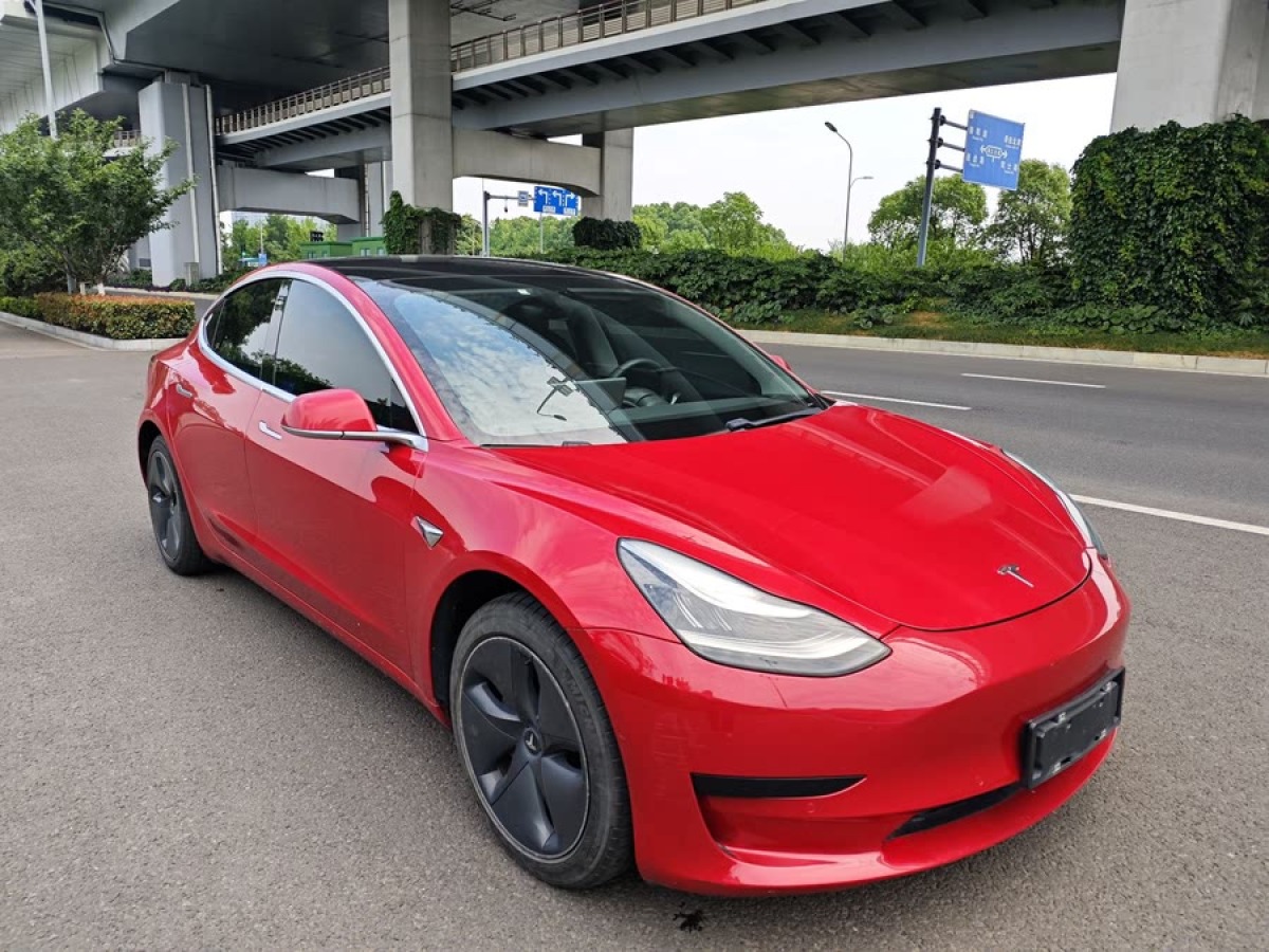 特斯拉 Model 3  2020款 改款 標(biāo)準(zhǔn)續(xù)航后驅(qū)升級版圖片