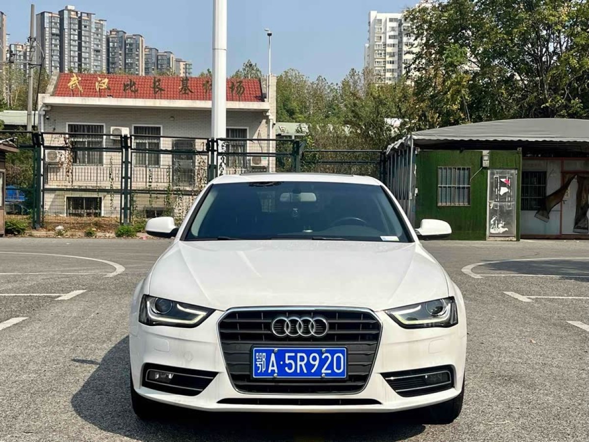 奧迪 奧迪A4L  2013款 35 TFSI 自動(dòng)標(biāo)準(zhǔn)型圖片