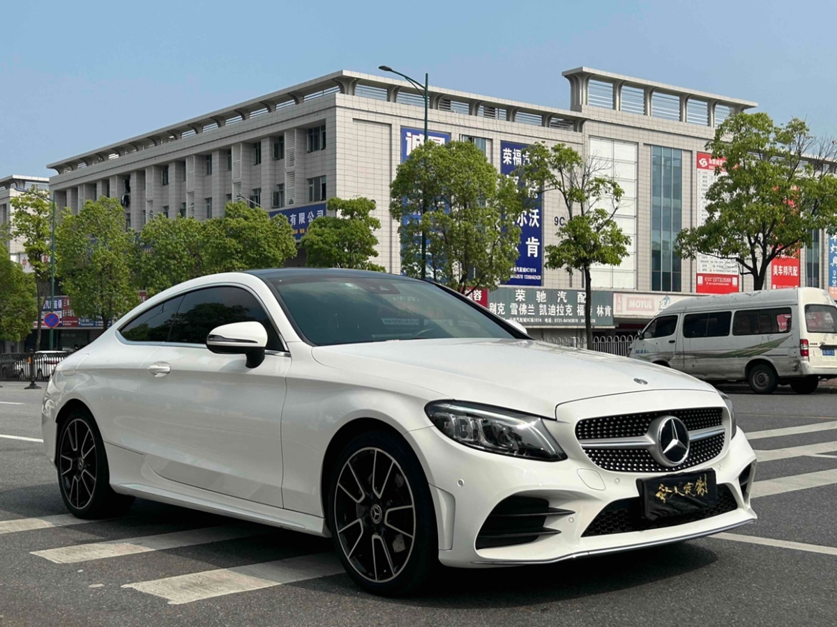 2019年4月奔驰 奔驰C级  2019款 C 260 4MATIC 轿跑车