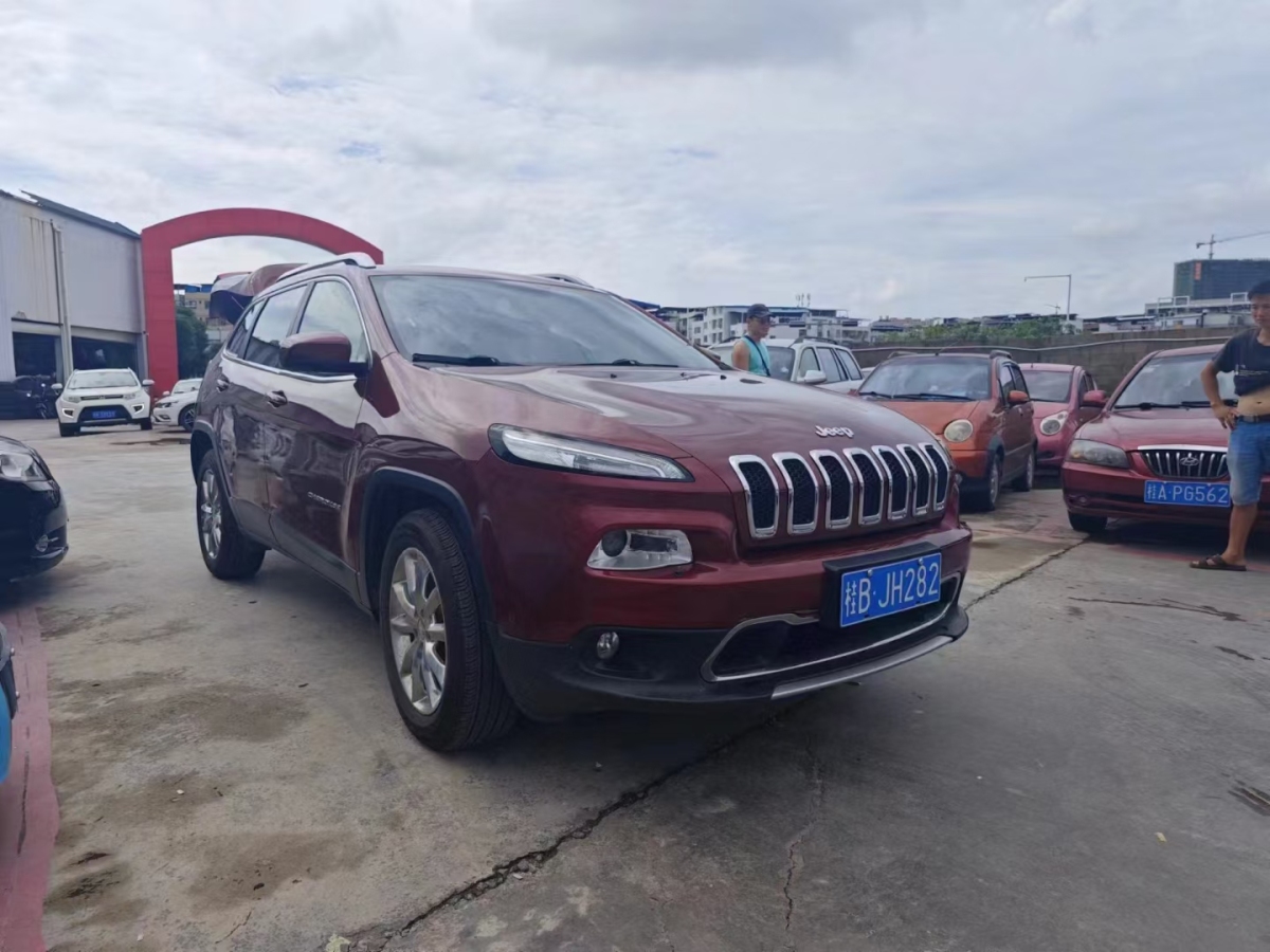 Jeep 自由光  2017款 2.0L 优越版图片