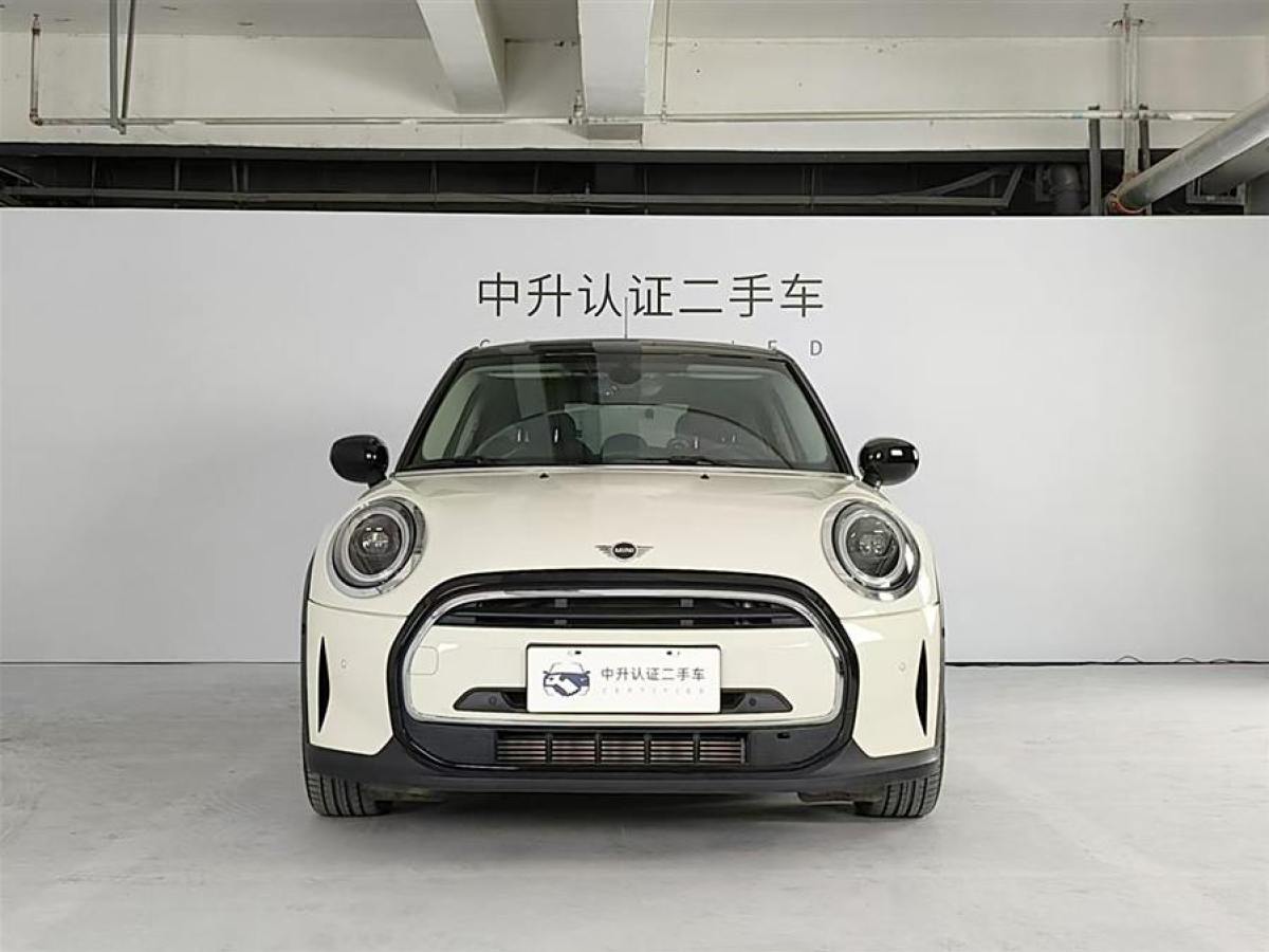 MINI MINI  2022款 改款 1.5T COOPER 經(jīng)典派 五門版圖片