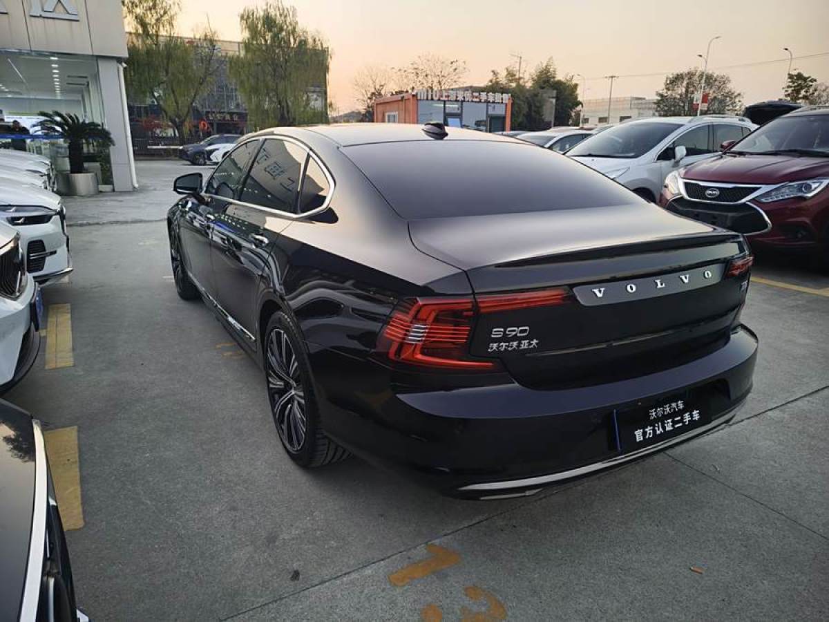 沃爾沃 S90  2023款 B5 智遠(yuǎn)豪華版圖片