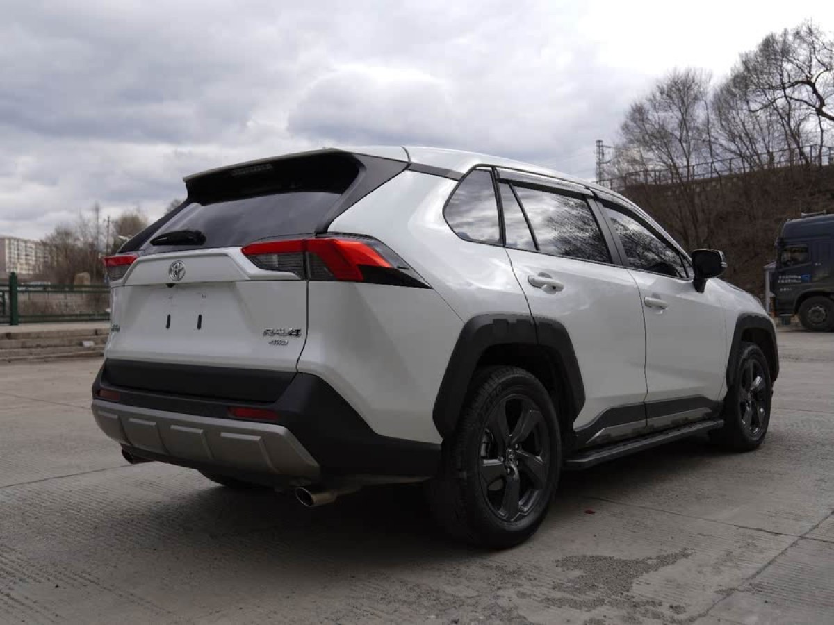 豐田 RAV4榮放  2022款 2.0L CVT四驅(qū)風(fēng)尚Plus版圖片