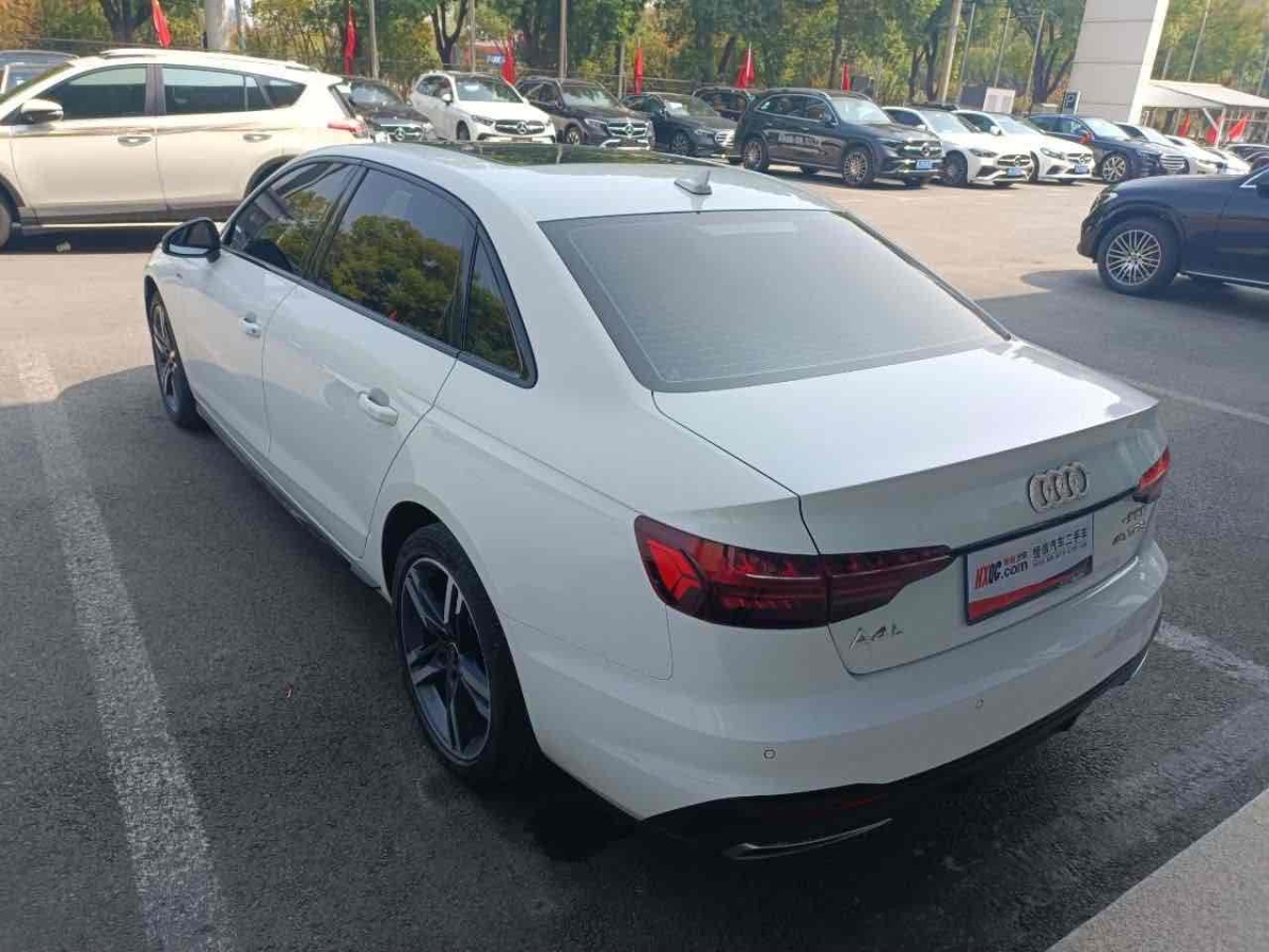 奧迪 奧迪A4L  2022款 40 TFSI 豪華動(dòng)感型圖片