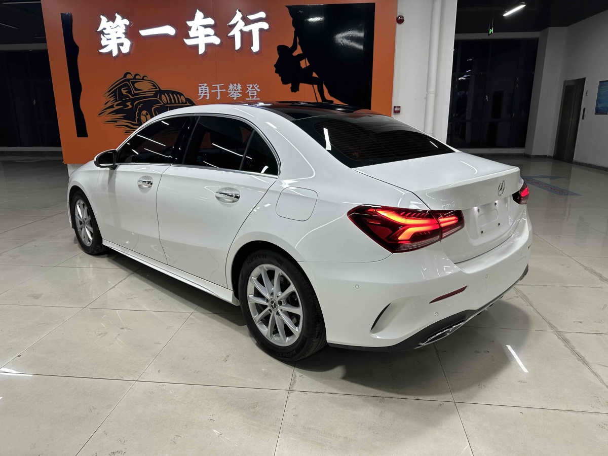 奔馳 奔馳A級(jí)  2019款  改款 A 200 L 運(yùn)動(dòng)轎車圖片