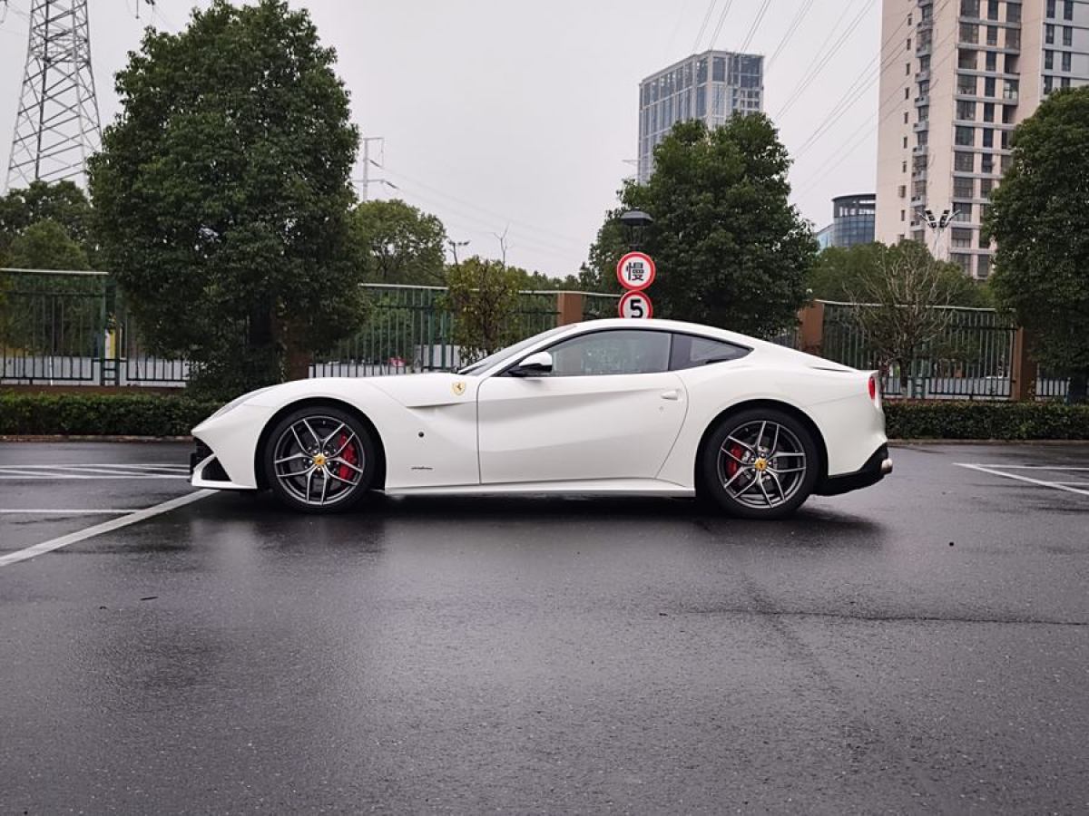 2014年11月法拉利 F12berlinetta  2013款 6.3L 標(biāo)準(zhǔn)型