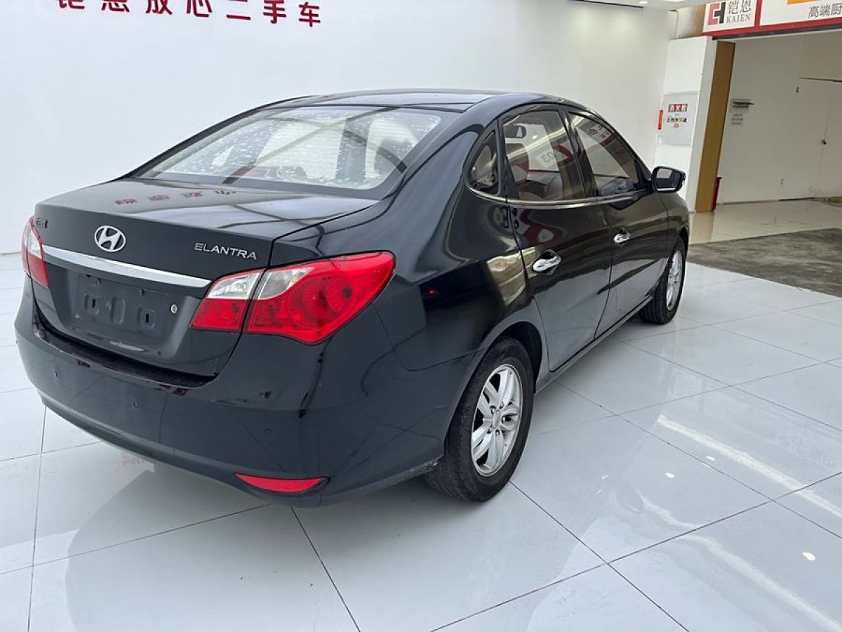 現(xiàn)代 悅動  2011款 1.6L 自動豪華型圖片