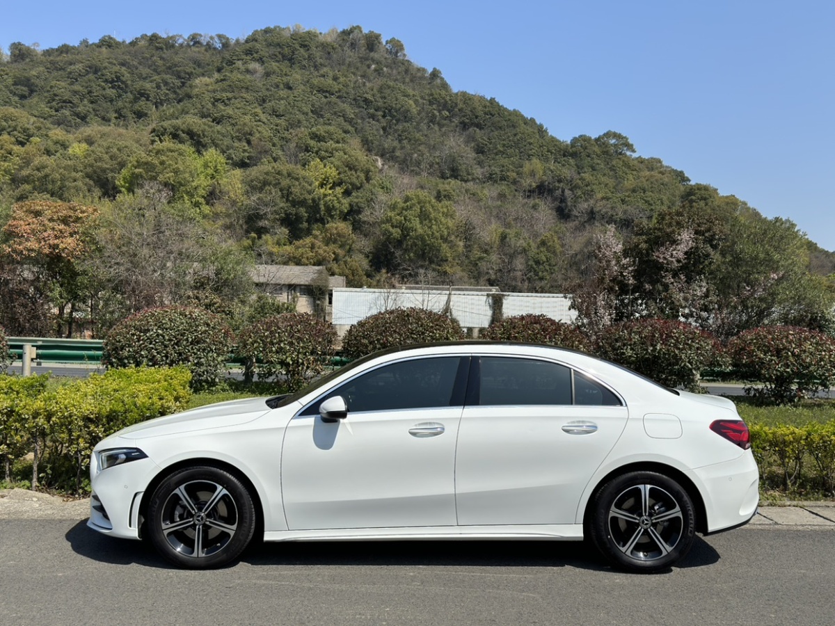 奔馳 奔馳A級  2021款 A 200 L 運動轎車動感型圖片