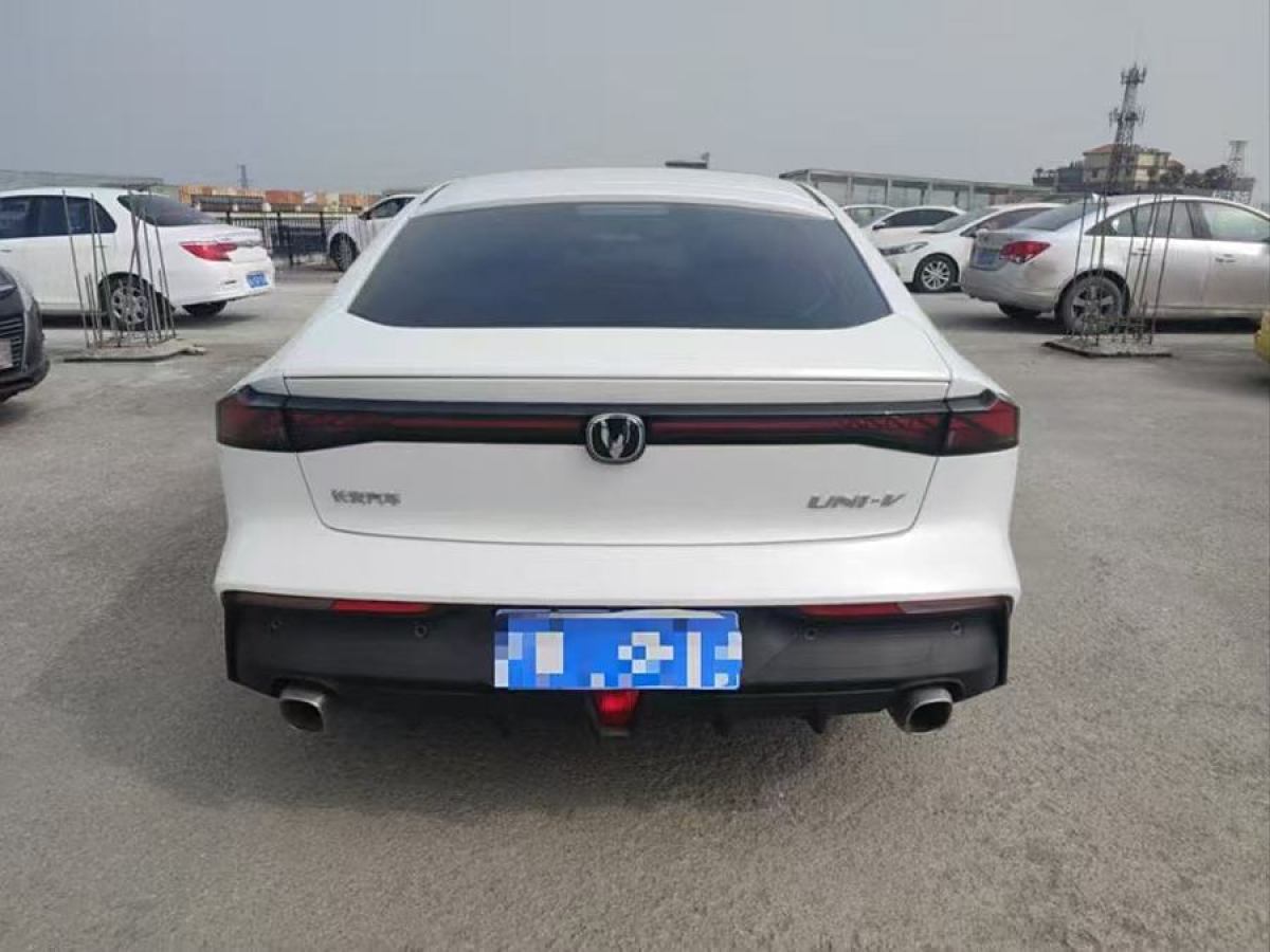 長(zhǎng)安 長(zhǎng)安UNI-V  2022款 1.5T 尊貴型圖片