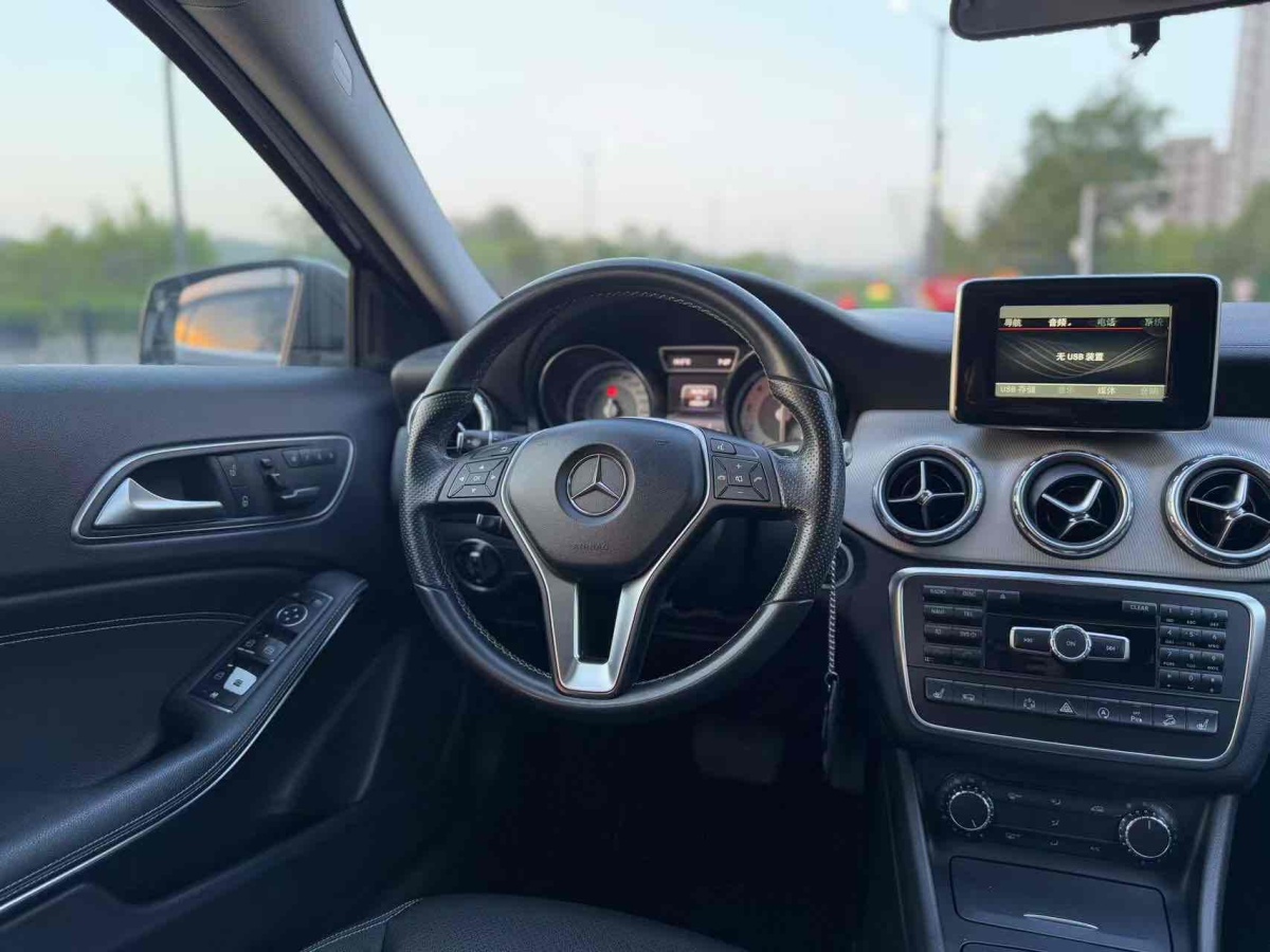2015年9月奔馳 奔馳GLA  2015款 GLA 220 4MATIC 豪華型
