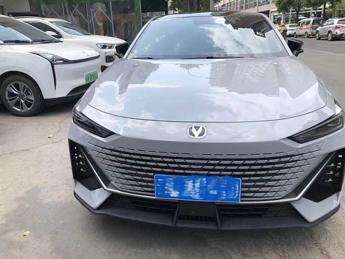 長(zhǎng)安 長(zhǎng)安UNI-V  2023款 1.5T 尊享型圖片