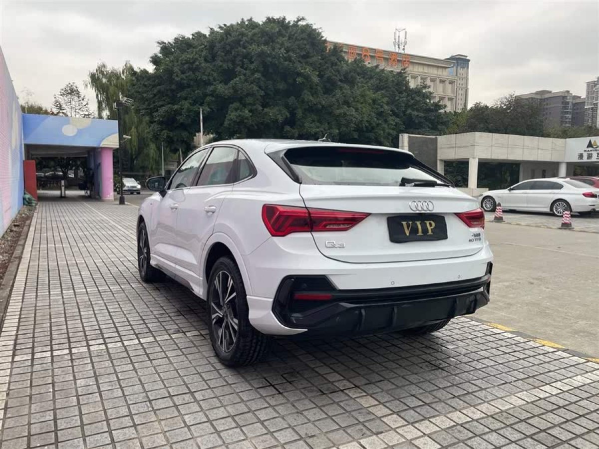奧迪 奧迪Q3  2022款 40 TFSI 時(shí)尚動(dòng)感型圖片