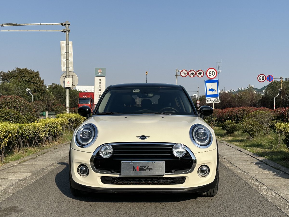 2020年11月MINI MINI  2020款 1.5T COOPER 藝術(shù)家 五門(mén)版