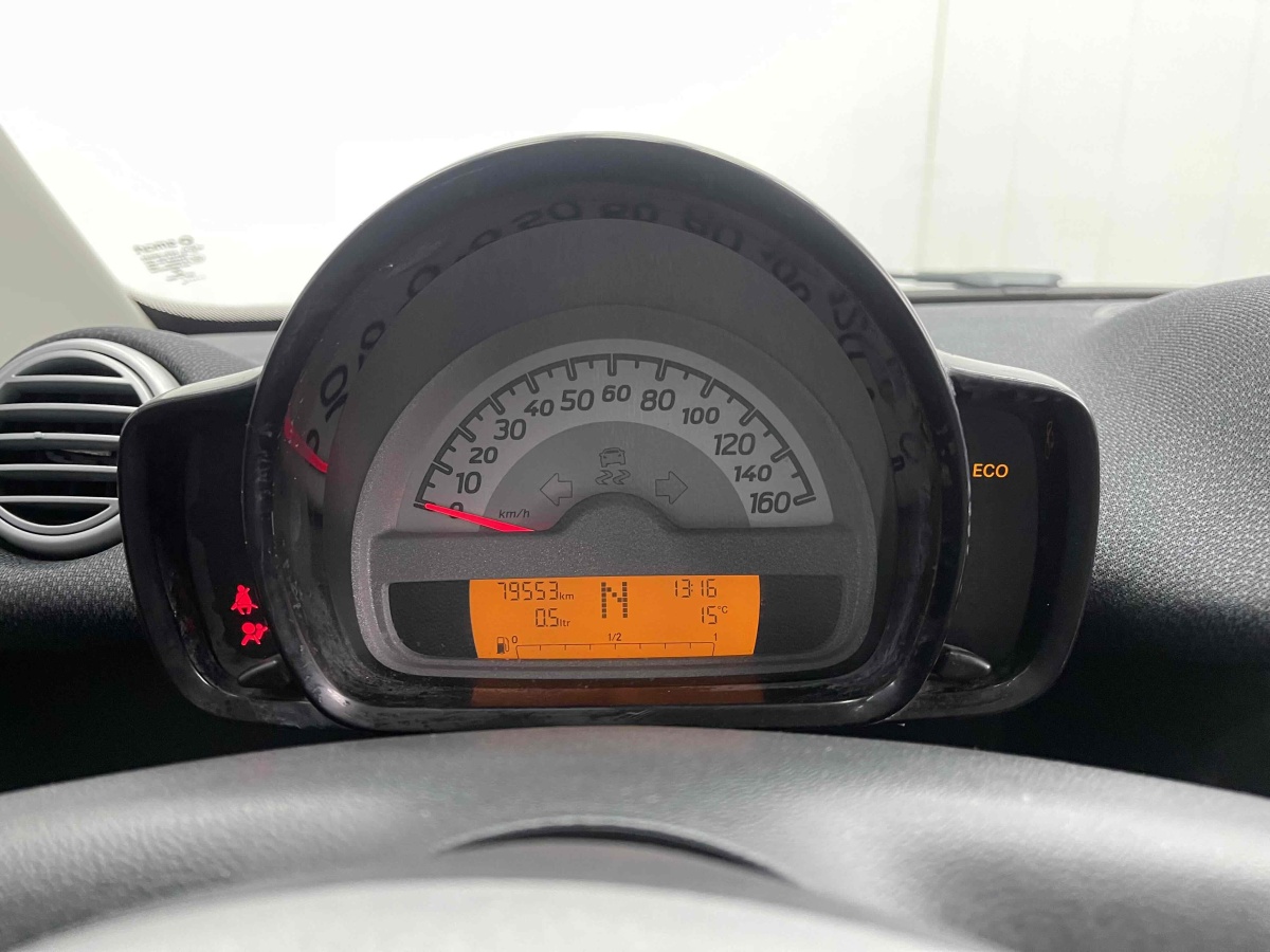 smart fortwo  2012款 1.0 MHD 硬頂標(biāo)準(zhǔn)版圖片