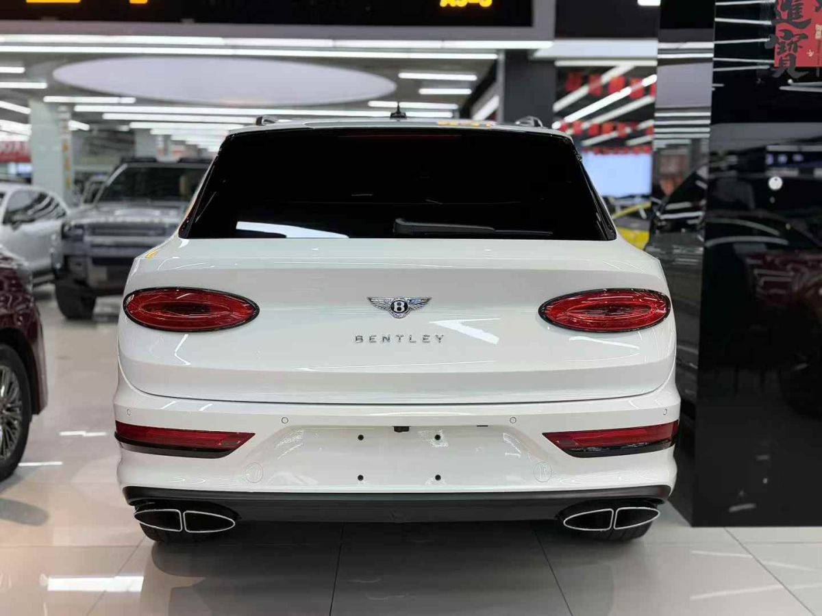 賓利 添越  2023款 4.0T V8 長軸距版圖片