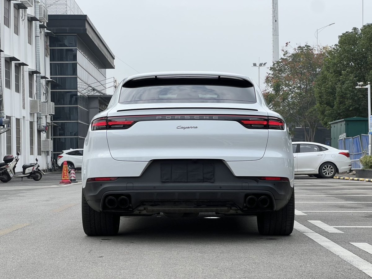 保時(shí)捷 Cayenne  2023款 Cayenne Coupé 3.0T 鉑金版圖片