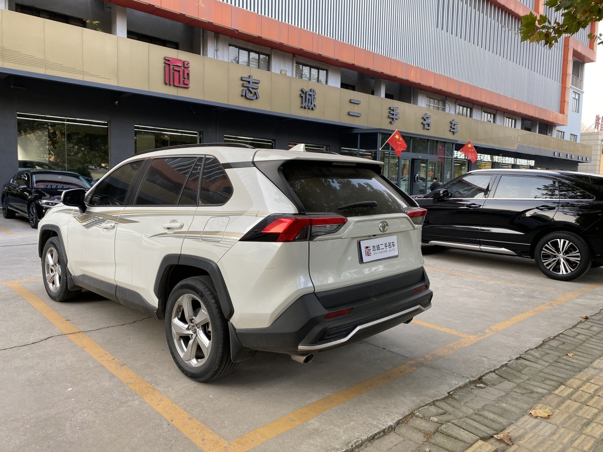 豐田 RAV4  2018款 榮放 2.0L CVT兩驅(qū)風(fēng)尚版圖片