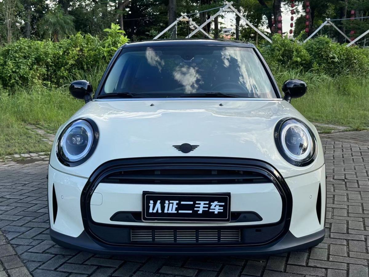 2022年10月MINI MINI  2022款 1.5T COOPER 藝術(shù)家 五門版