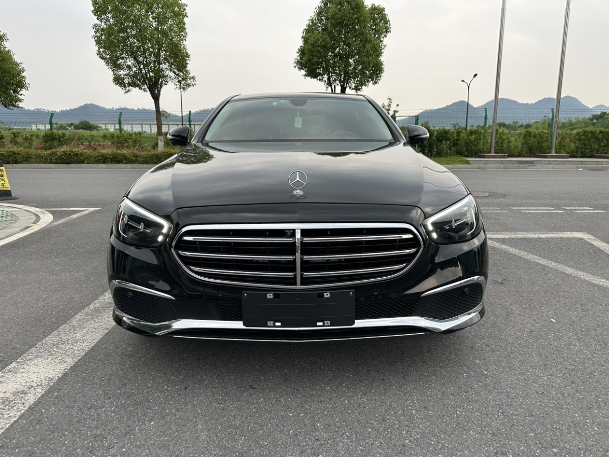 奔馳 奔馳E級  2023款 改款 E 300 L 時(shí)尚型圖片