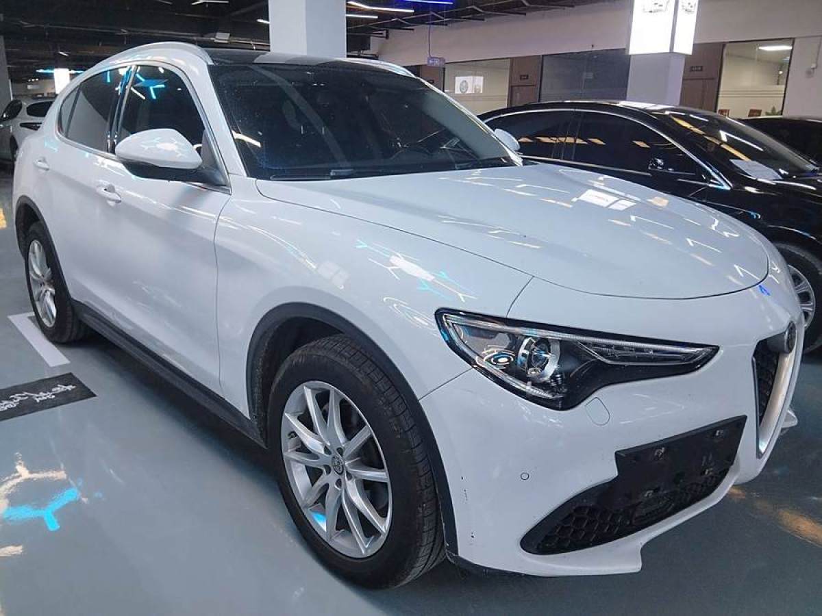 阿爾法·羅密歐 Stelvio  2017款 2.0T 200HP 豪華版圖片