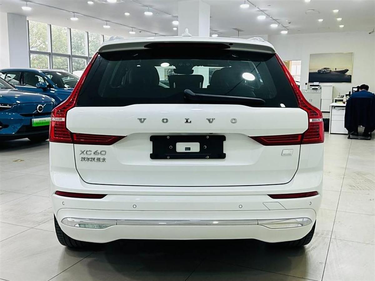 沃爾沃 XC60新能源  2025款 插電式混動(dòng) 長(zhǎng)續(xù)航四驅(qū)智遠(yuǎn)豪華版圖片