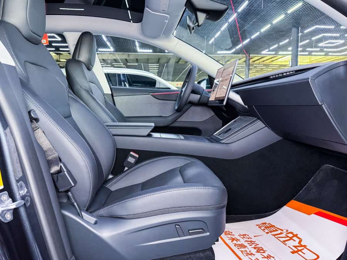 特斯拉 Model Y  2025款 后輪驅(qū)動(dòng)版圖片