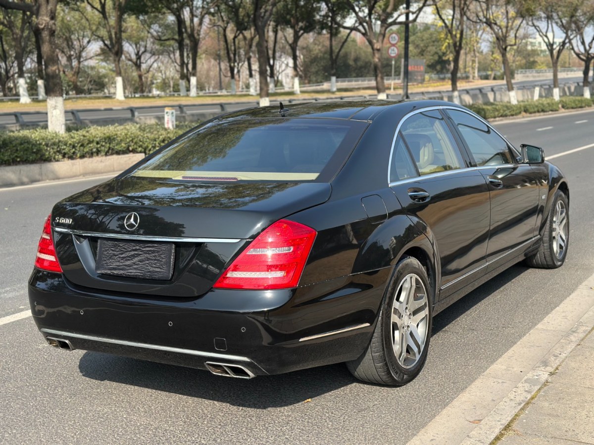 奔馳 奔馳S級(jí) S600豪華版圖片