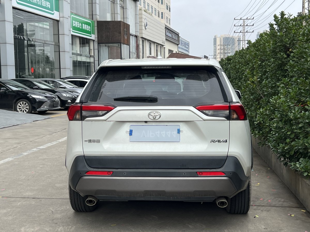 豐田 RAV4  2018款 榮放 2.0L CVT兩驅(qū)風(fēng)尚版圖片