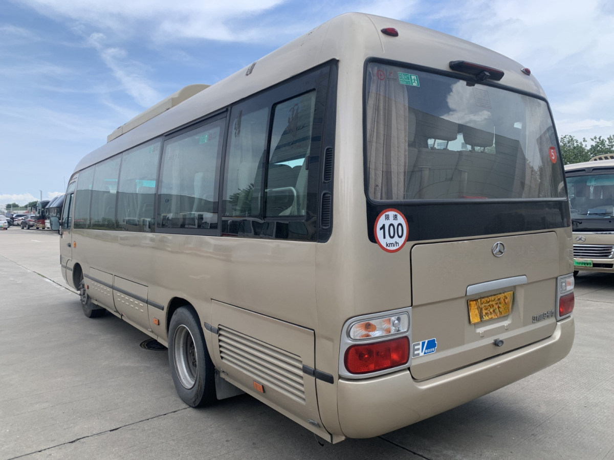 粵牌有公告27座江鈴晶馬寧德時(shí)代純電旅游車圖片