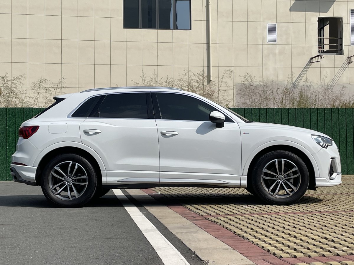 奧迪 奧迪Q3  2024款 35 TFSI 進(jìn)取動感型圖片