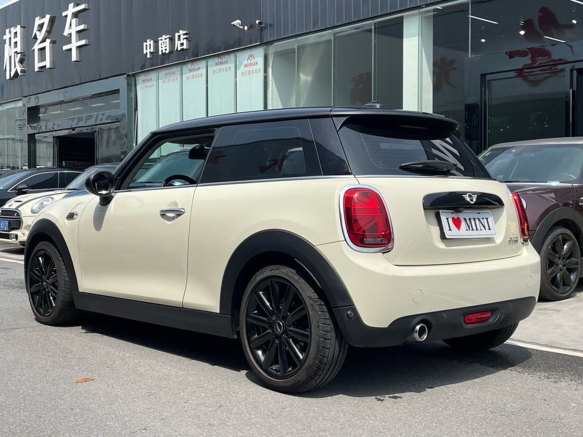 MINI COUNTRYMAN  2018款 1.5T COOPER 藝術(shù)家圖片