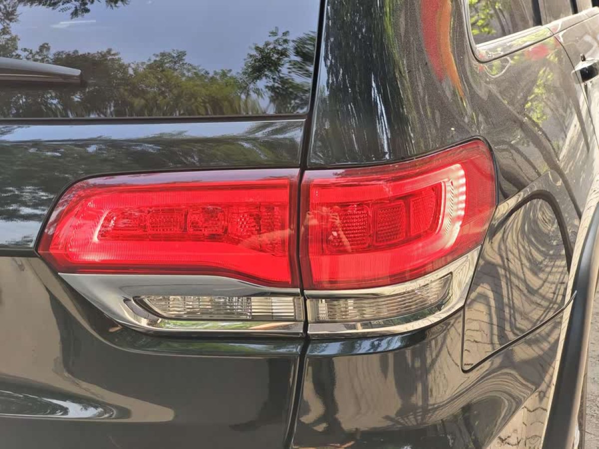 Jeep 大切諾基  2015款 3.0L 精英導航版圖片