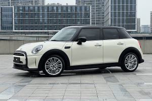 MINI MINI 改款 1.5T COOPER 經(jīng)典派 五門版