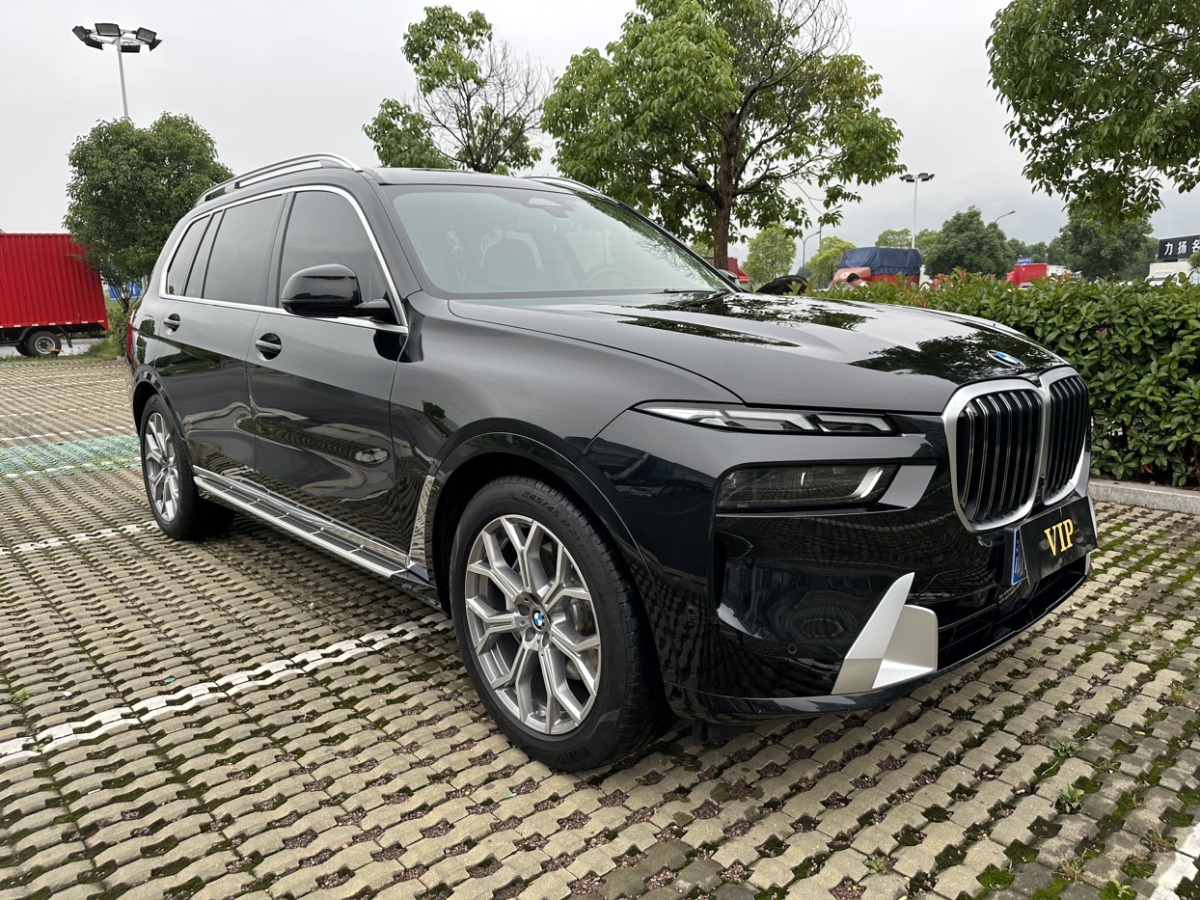 寶馬 寶馬X7  2024款 xDrive40i 領(lǐng)先型豪華套裝圖片