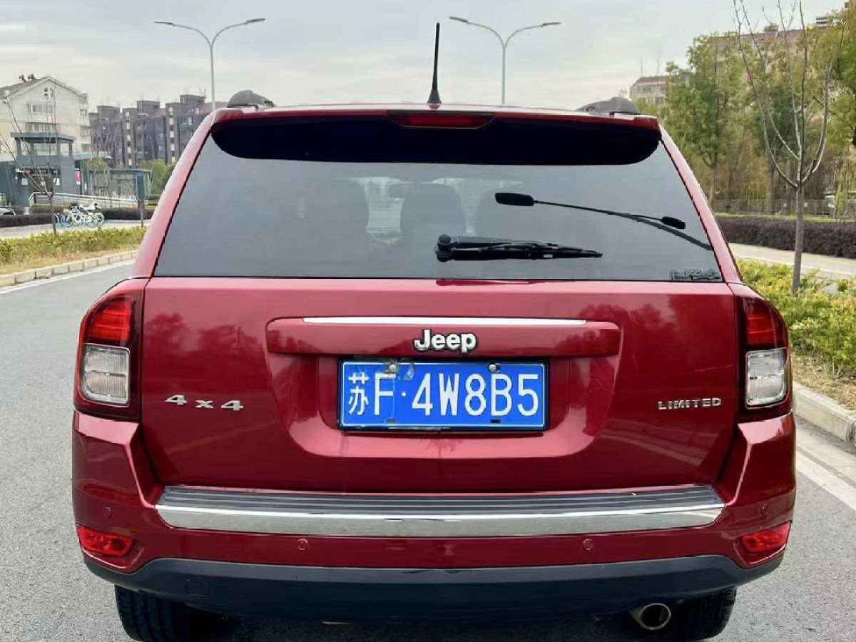 Jeep 指南者  2013款 2.0L 兩驅(qū)炫黑豪華版圖片