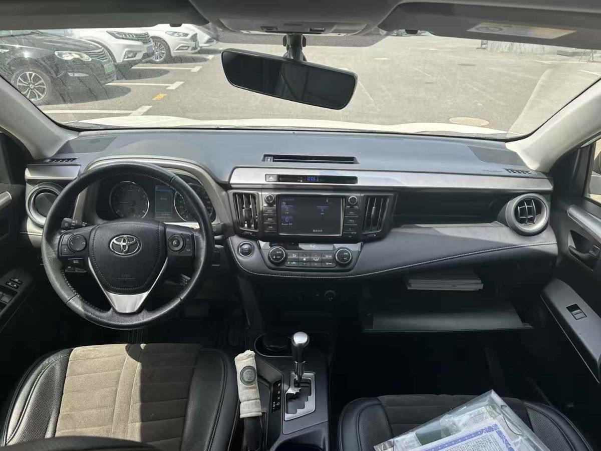 豐田 RAV4榮放  2018款 2.0L CVT兩驅(qū)風(fēng)尚X版圖片