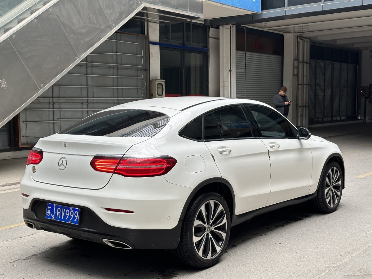 2017年6月奔馳 奔馳GLC  2021款 GLC 260 4MATIC 轎跑SUV