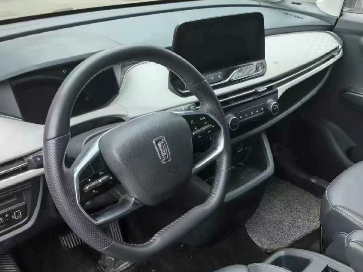 奔騰 B90  2015款 1.8T 自動尊貴型圖片