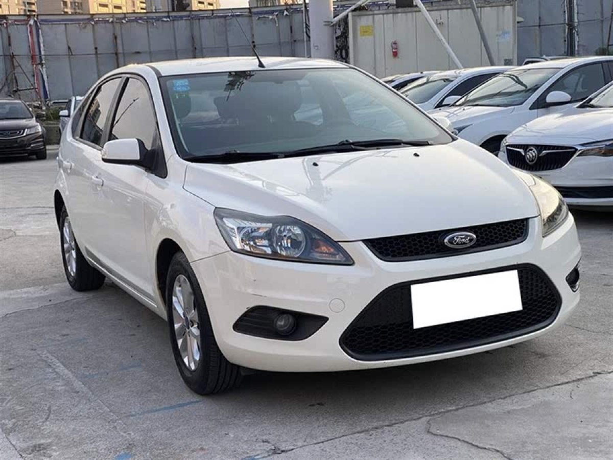福特 ?？怂? 2013款 兩廂經(jīng)典 1.8L 手動(dòng)基本型圖片
