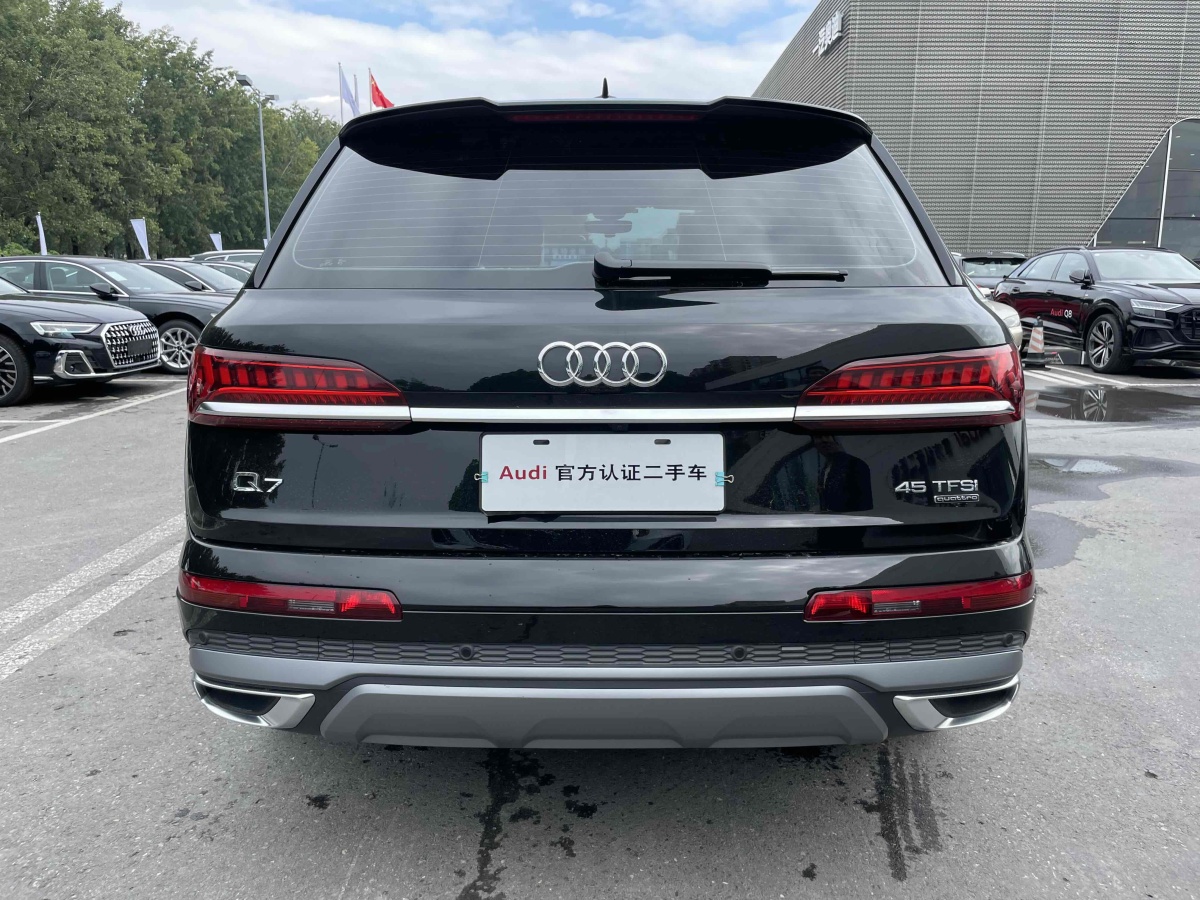 奧迪 奧迪Q7  2023款 45 TFSI quattro S line運(yùn)動(dòng)型圖片