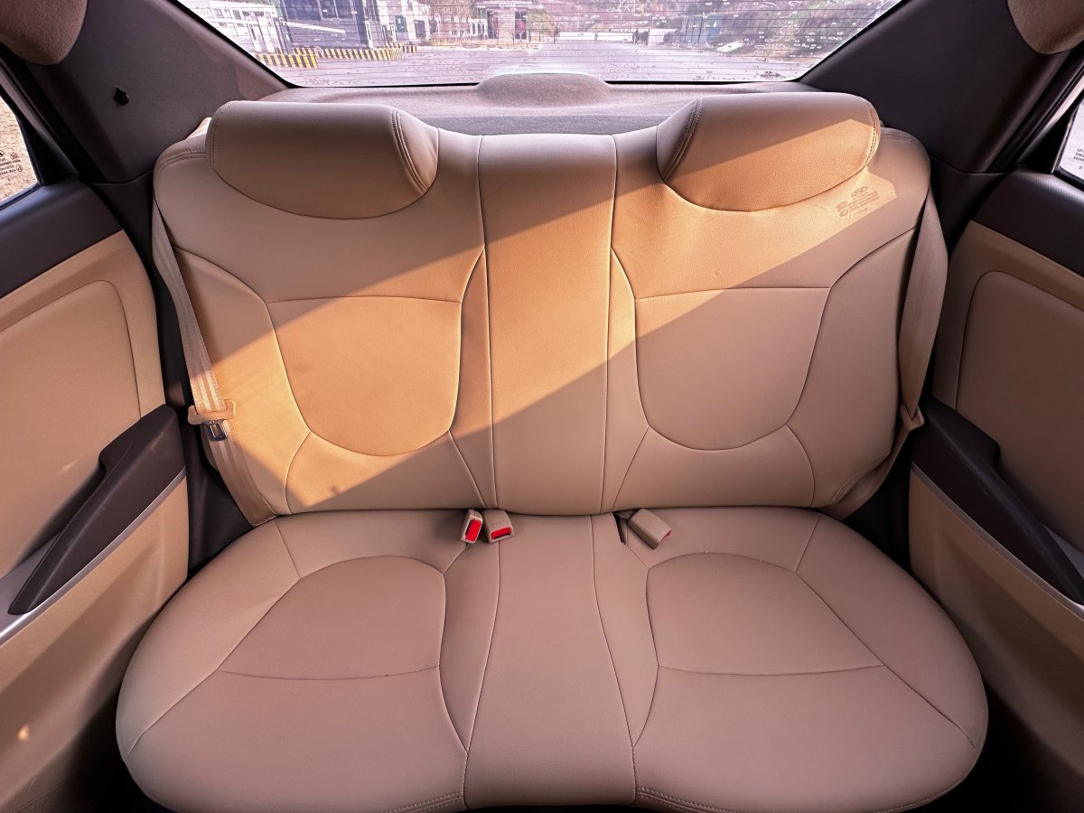 现代 瑞纳  2010款 三厢 1.4L 自动舒适型GS图片