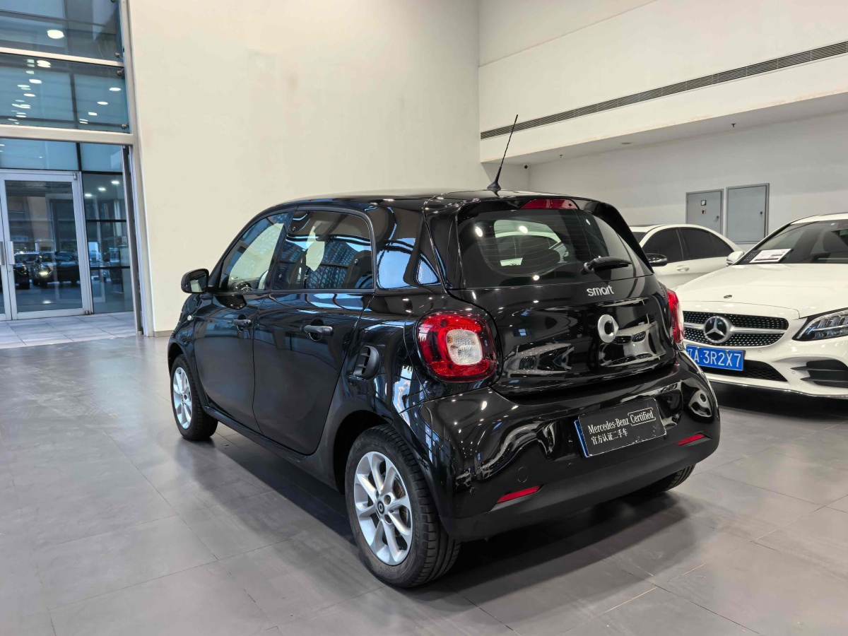 smart forfour  2016款 1.0L 52千瓦靈動版圖片