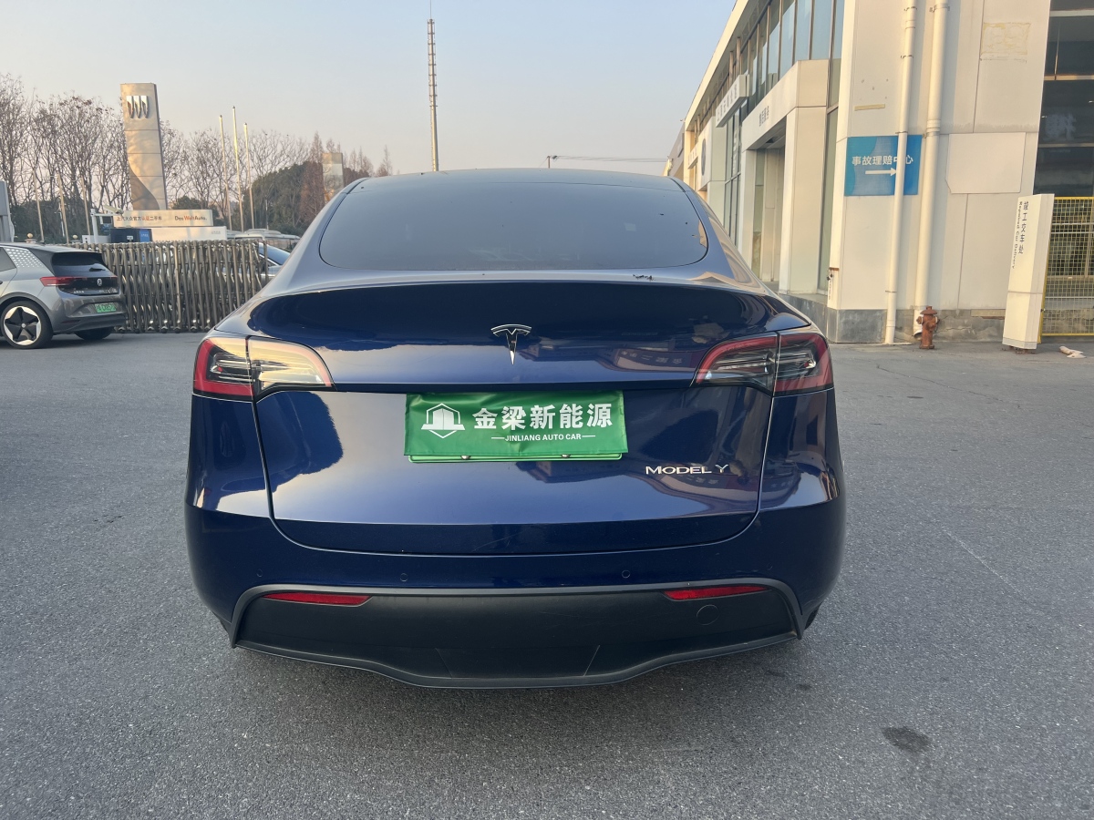 特斯拉 Model 3  2023款 長續(xù)航煥新版 雙電機(jī)全輪驅(qū)動(dòng)圖片