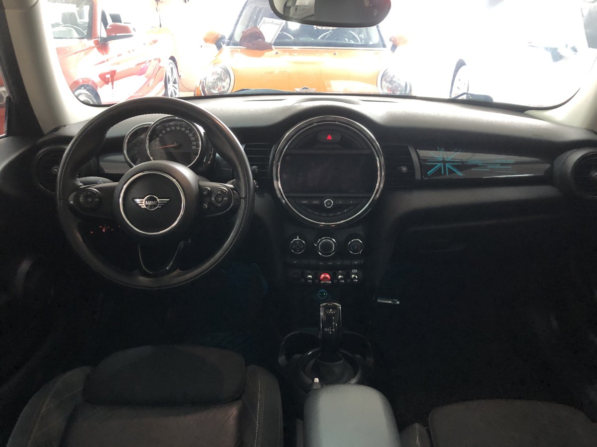 MINI COUNTRYMAN  2018款 1.5T COOPER 經(jīng)典派圖片