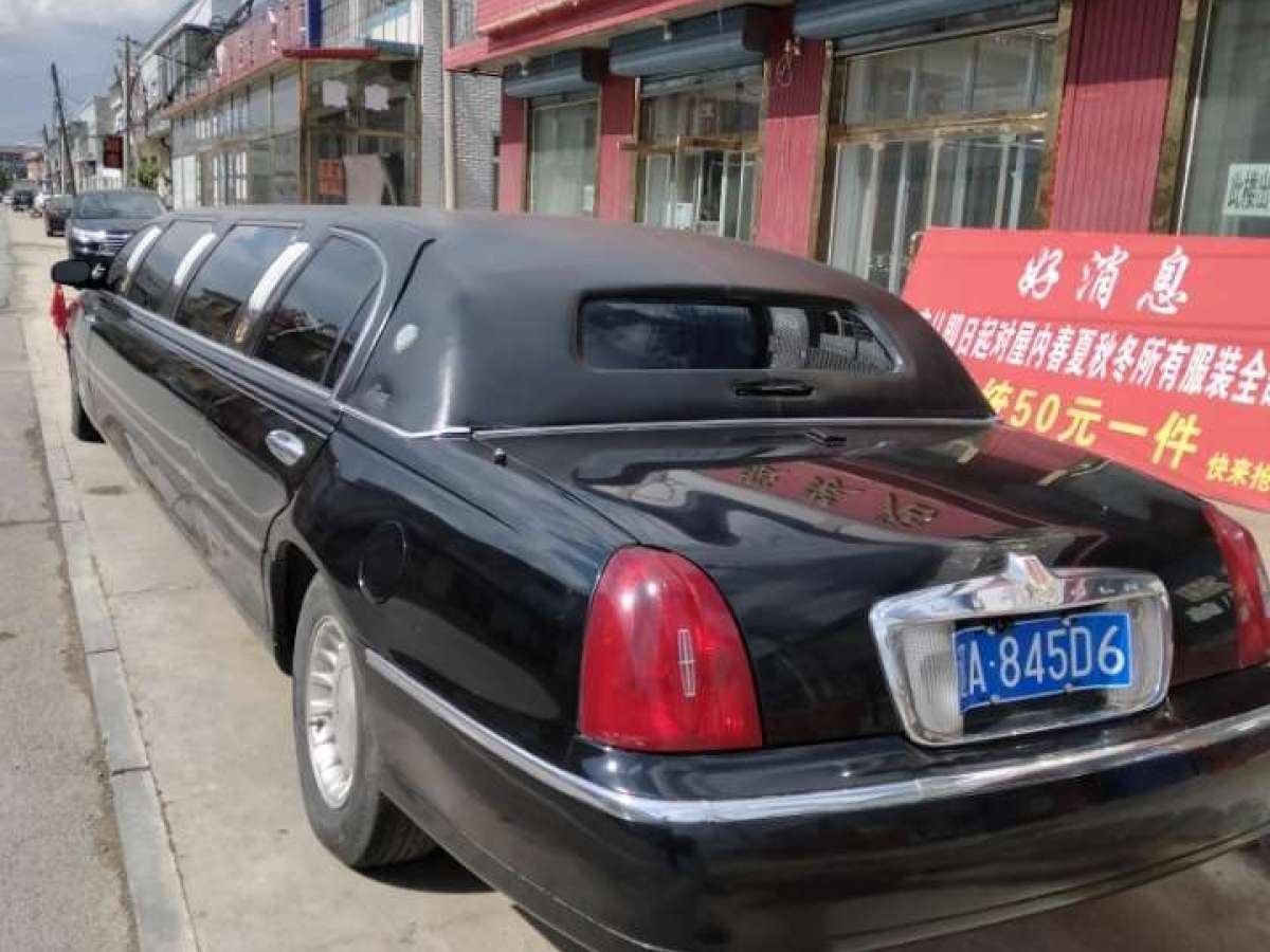 林肯 城市  2004款 4.6 加長(zhǎng)禮賓車圖片