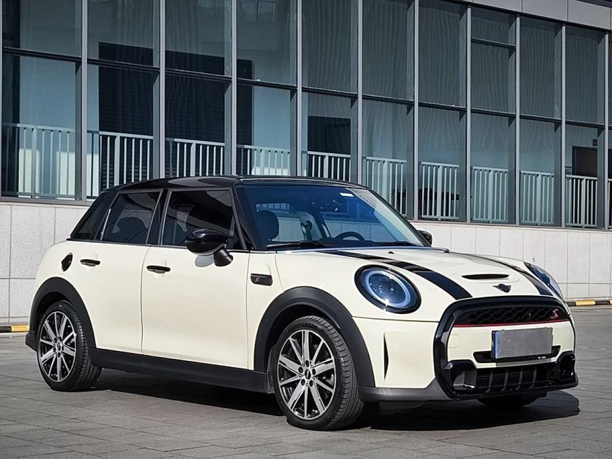 MINI MINI  2021款 2.0T COOPER S 經(jīng)典派 五門版圖片