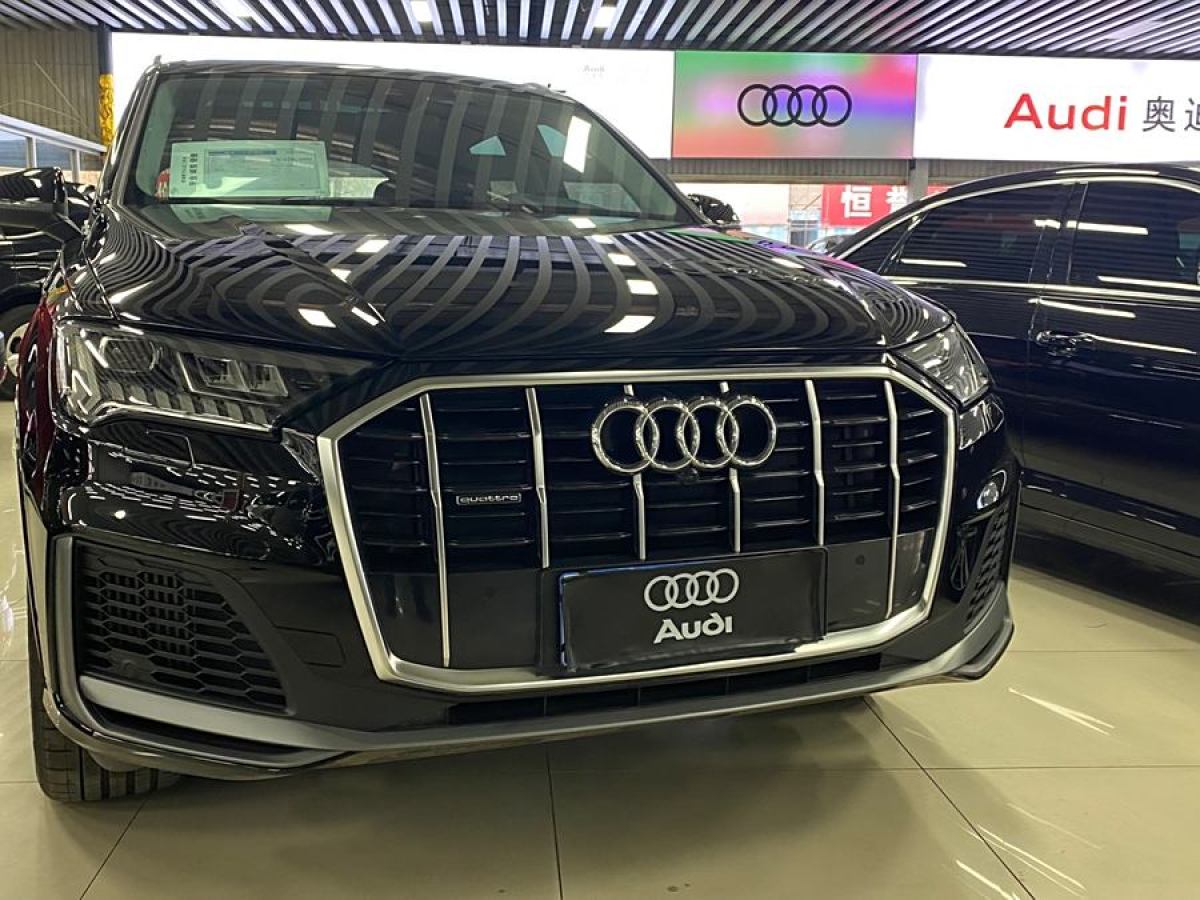 奧迪 奧迪Q7  2023款 55 TFSI quattro S line運(yùn)動(dòng)型圖片