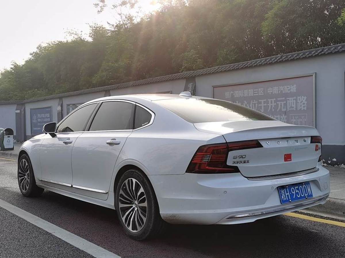 沃爾沃 S90  2023款 B5 智遠(yuǎn)豪華版圖片